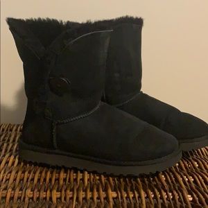 Black Bailey Uggs size 8